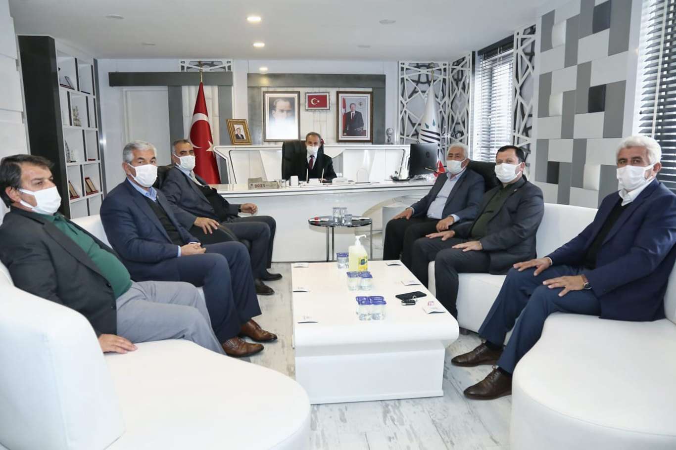 İl Genel Meclisi üyelerinden Adıyaman Belediye Başkanı Kılınç’a ziyaret İl Genel Meclisi üyelerinden Adıyaman Belediye Başkanı Kılınç’a ziyaret